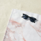 ピンクマーブルモノグラムアニーイニシャル&ネームカスタム ビーチタオル (インサイチュ)