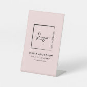 ピンクミニマリストビジネスロゴプロフェッショナル モダン 台座サイン (正面)