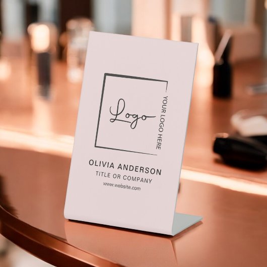ピンクミニマリストビジネスロゴプロフェッショナル モダン 台座サイン