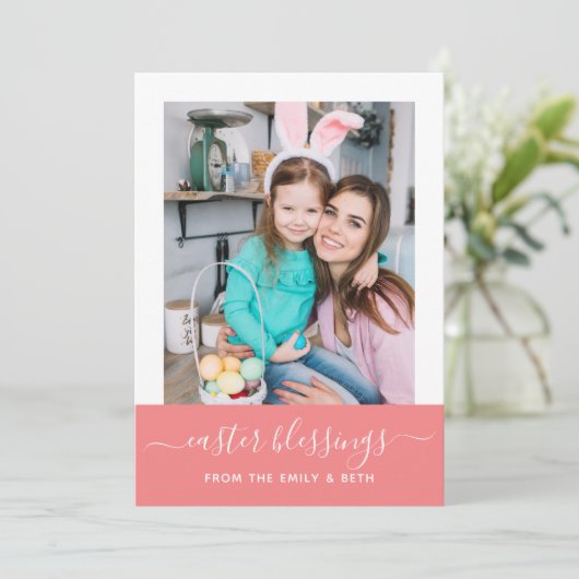 ピンクミニマルクエレガントスクリプト家族の写真イースター シーズンカード (スタンド正面)