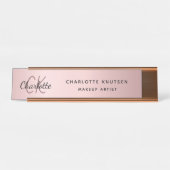 ピンクメタルモノグラムモダンプロフェッショナル デスクネームプレート (正面)