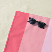 ピンクモダンいかり航海のストライプ名前をカスタムするB ビーチタオル (インサイチュ)