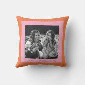 ピンクモダンとオレンジの家族の写カスタム真 クッション (裏面)
