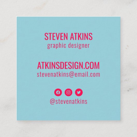 ピンクモダンとブルーのモノグラユニークムはっきりしたイニシャル スクエア名刺 (裏面)