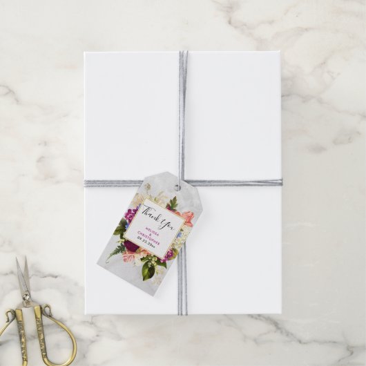 ピンクモダンとホワイトフラワーブーケ結婚ーズ ギフトタグ (より糸付き)