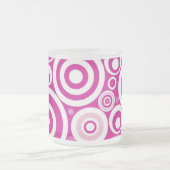 ピンクモダンと白の同心レトロ円 フロストグラスマグカップ (中央)