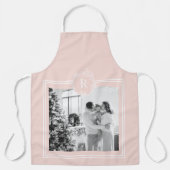 ピンクモダンと白 |家族の写真 |イニシャル エプロン (正面)