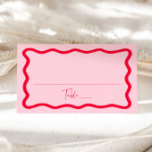 ピンクモダンと赤の波状のフレ結婚ーム プレイスカード