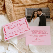 ピンクモダンと赤の波状フレームの写真結婚の サンキューカード