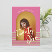 ピンクモダンのアーチフォト21歳の誕生日パーティー 招待状 (スタンド正面)