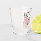 ピンクモダンのグリッターと花が名前と輝く ショットグラス (左)
