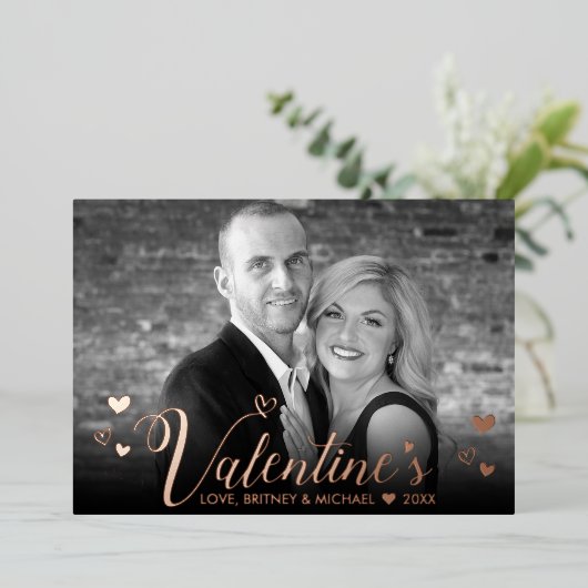 ピンクモダンのスクリプトシックハート白黒写真 箔シーズンカード (立ち正面)