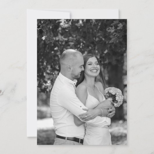 ピンクモダンのフローラ写真結婚式の日付を保存 招待状 (裏面)