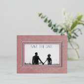 ピンクモダンの大理石フォトフォイル日付を保存 箔シーズンポストカード (立ち正面)