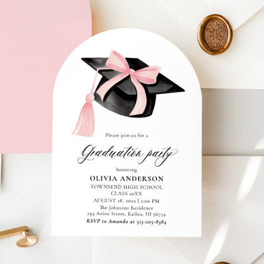 ピンクモダンの弓の卒業キャップのアーチ 招待状