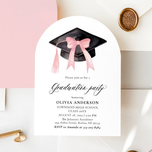 ピンクモダンの弓の卒業キャップのアーチ 招待状