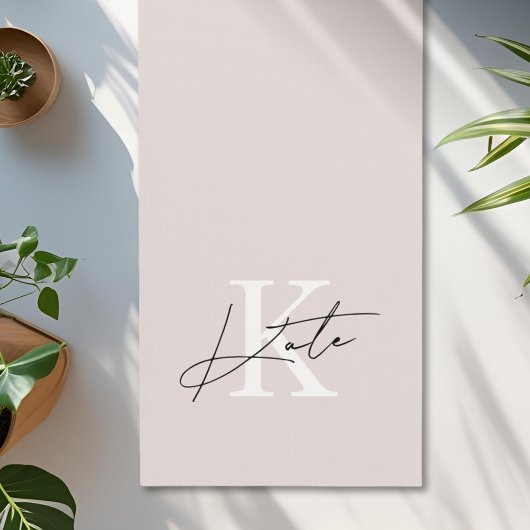 ピンクモダンの手書き文字モノグラム ヨガマット