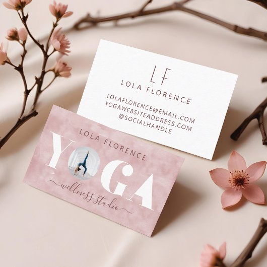 ピンクモダンの水の色YOGAオーバーレイカスタム写真 名刺