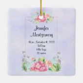 ピンクモダンの水カラーフローラフレームベビーの誕生 セラミックオーナメント (裏面)