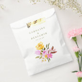 ピンクモダンの水彩フローラ結婚名前をカスタムする フェイバーバッグ (封をした状態)