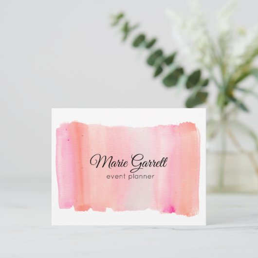 ピンクモダンの水彩ブラシストロークマーケティング ポストカード (スタンド正面)