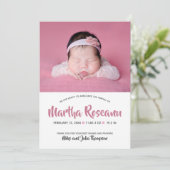 ピンクモダンの脚本写真生まれたばかりのベビーガール誕生 案内状 (スタンド正面)