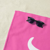 ピンクモダンの花嫁の名モノグラムの前 ビーチタオル (インサイチュ)