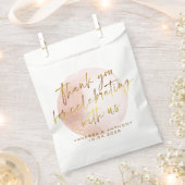 ピンクモダンの金ゴールド水色の形結婚状 フェイバーバッグ (クリップ留めされた状態)