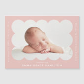 ピンクモダンの鱗片状の写真誕生のお知らせ (正面)