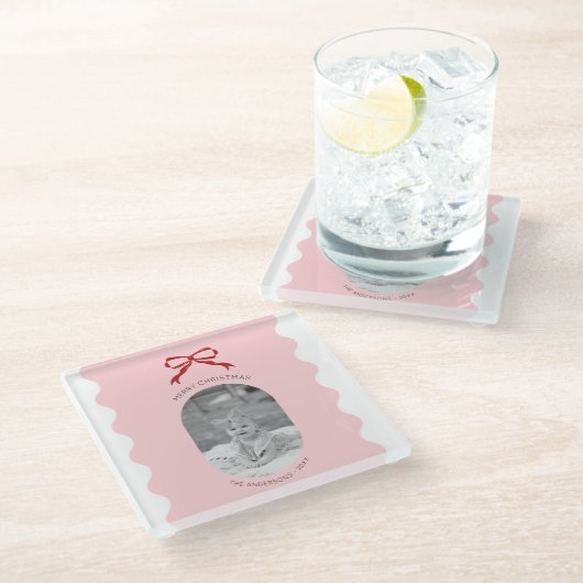 ピンクモダンの鱗片状の赤い弓クリスマスフォト ガラスコースター (アングル)