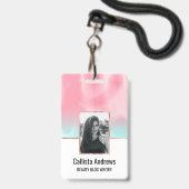 ピンクモダンアートアクア水色グラデーション バッジ (ストラップ付き表面)