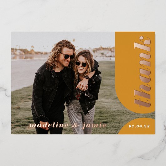 ピンクモダンイエローレトロアー結婚チありがとう 箔招待状 (正面)