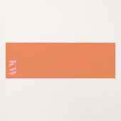 ピンクモダンオレンジモノグラムイニシャルパーソナライズされた ヨガマット (裏面(横))