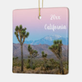 ピンクモダンカラフルとブルーのジョシュアの木のお土産 セラミックオーナメント (左)