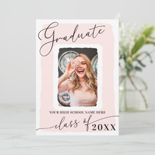 ピンクモダンガーリーの白い枠の写真卒業 案内状 (スタンド正面)