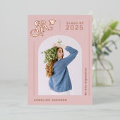 ピンクモダンガーリータイポグラフィ写真2023年卒業 箔招待状 (立ち正面)