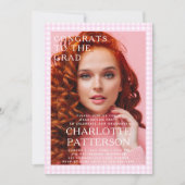 ピンクモダンギンガム写真卒業パーティー 招待状 (正面)