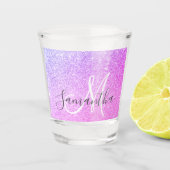 ピンクモダングリッタースパークルパーソナライズされたの名前 ショットグラス (正面)