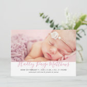 ピンクモダンスクリプトベビーガールフォト誕生 案内状 (スタンド正面)