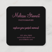 ピンクモダンスクリプト撮影タイポグラフィ写真 スクエア名刺 (裏面)