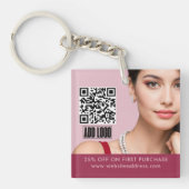 ピンクモダンファッションジュエリービジネスロゴQRコード キーホルダー (正面)