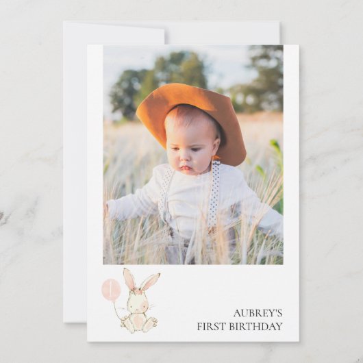 ピンクモダンフローラホワイトバニー1歳の誕生日 招待状 (裏面)