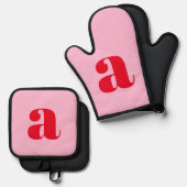 ピンクモダンレッドモノグラムイニシャルパーソナライズされた 鍋つかみ&鍋敷きセット (正面/裏面)