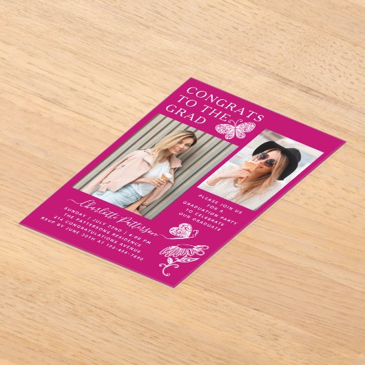 ピンクモダン蝶の写真卒業パーティー アクリル招待状 (レイダウン)