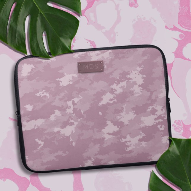 ピンクモダン迷彩柄カモフラージュスタイリッシュノートパソコンケース ラップトップスリーブ (A blush pink camo laptop sleeve with space for your initials)