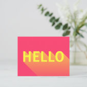 ピンクモダン鮮やかとイエローハロータイポグラフィ ポストカード (スタンド正面)