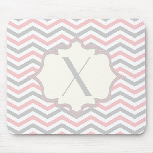 ピンクモダン、グレー、アイボリーのシェブロンのパタカスタムーン マウスパッド (正面)