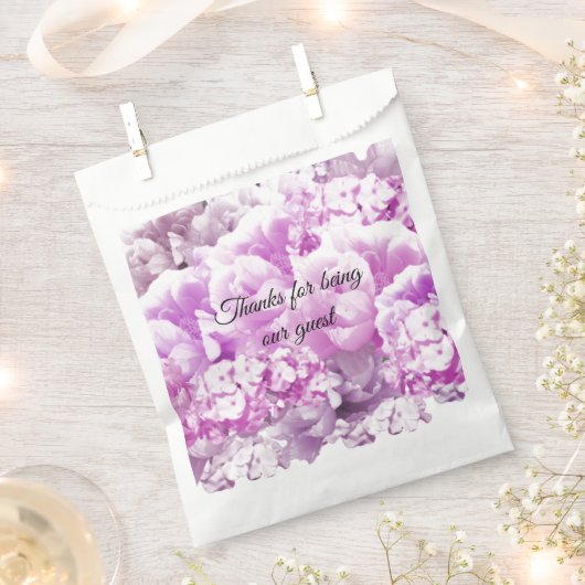 ピンクモノクロームフローラブーケバッグ フェイバーバッグ (クリップ留めされた状態)