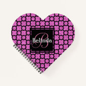 ピンクモノグラムおよびグリッタークローバーデザイン ノートブック (正面)