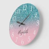 ピンクモノグラムのとティール(緑がかった色)グリッターグラデーション ラージ壁時計 (傾斜)